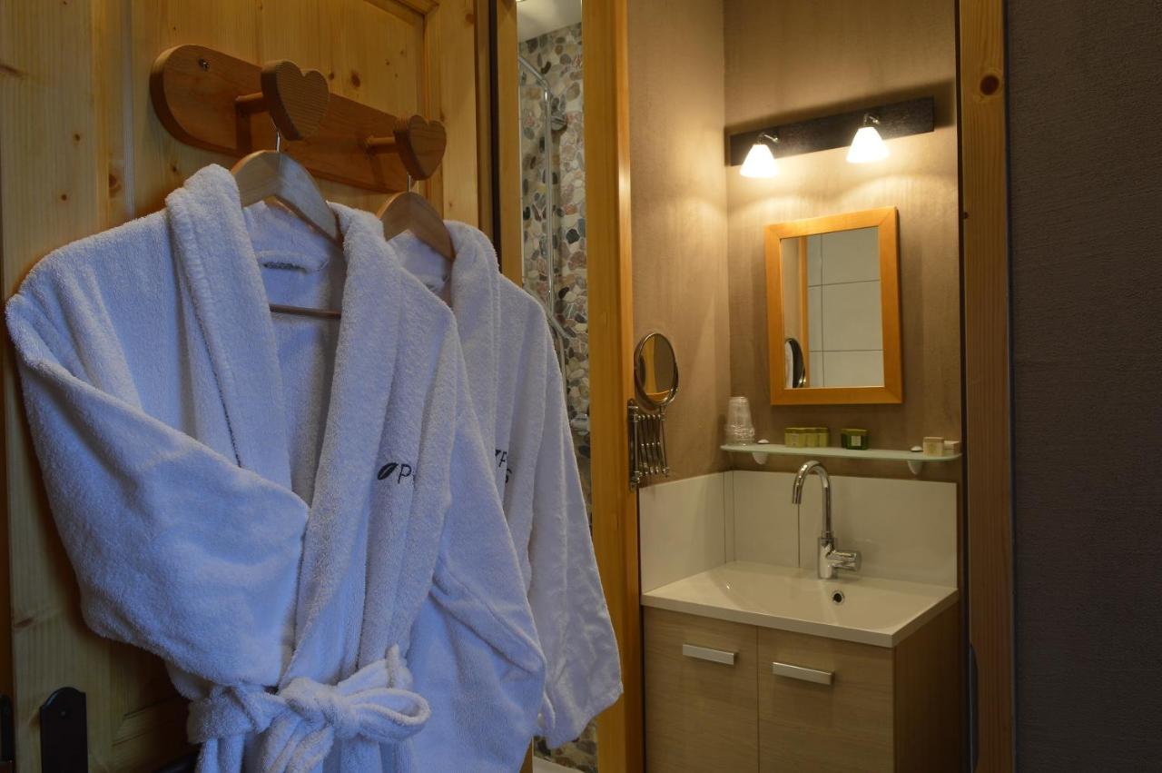 Logis Hotel Les Ancolies อาเรชส์ ห้อง รูปภาพ
